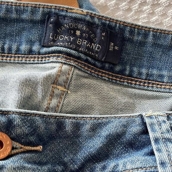 Lucky Brand woman’s Jeans - Picture 3 of 6